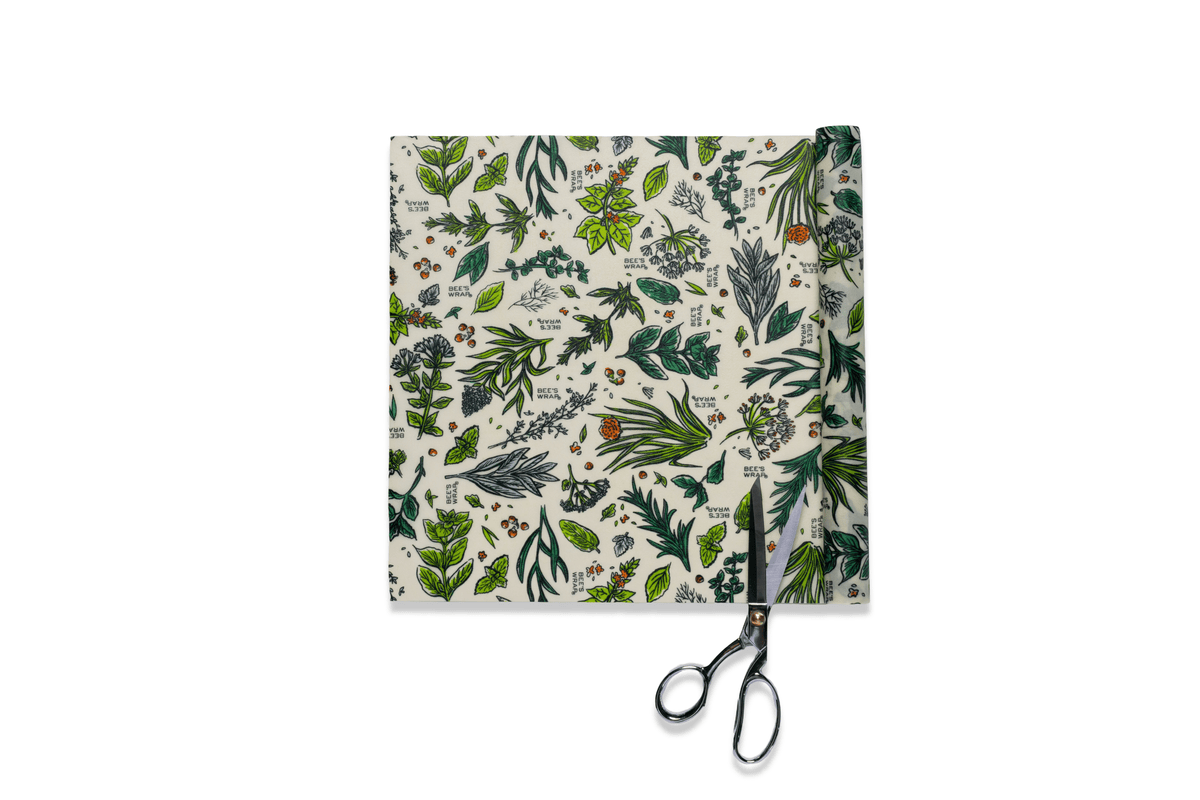 Roll XXL Roll Bee's Wrap in Herb Garden print with scissors